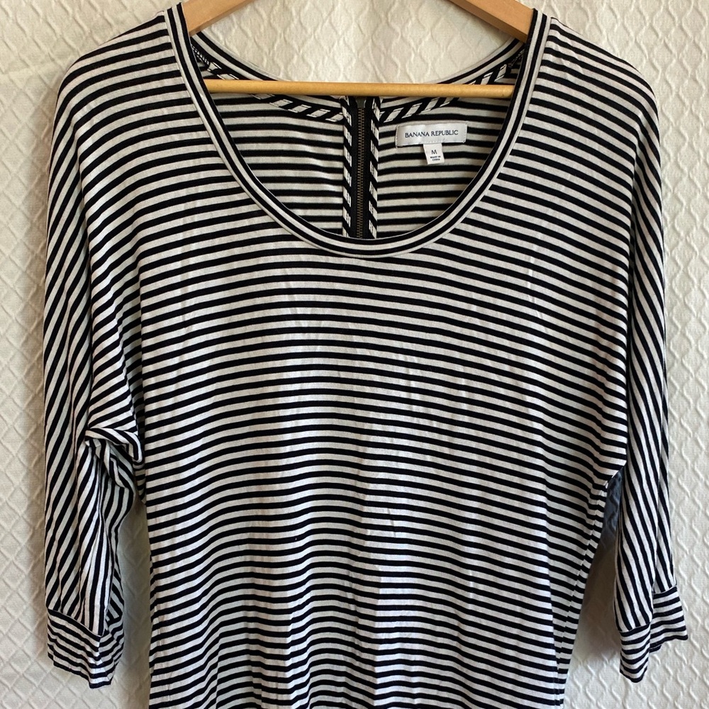Banana Republic Black and White Striped Scoop Neck Top. Back Zipped. Medium.